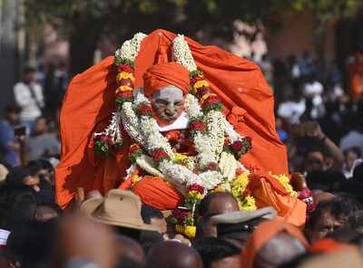 BJP left red faced as Lingayat mutt seer misses Bharat Ratna