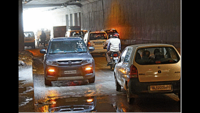 Delhi: Rogue drivers on wrong side arecourting danger at this underpass