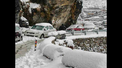 Delhi tourists trapped in Uttarakhand hotels after heavy snowfall