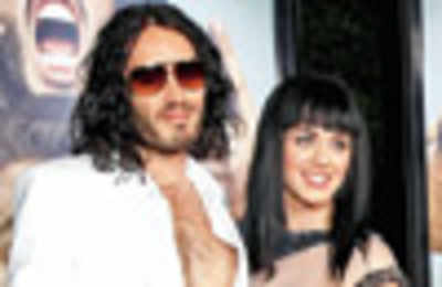 Katy, Russell's all set to tie the knot