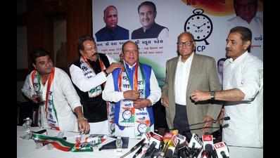 Sharad Pawar welcomes Shankersinh Vaghela into NCP