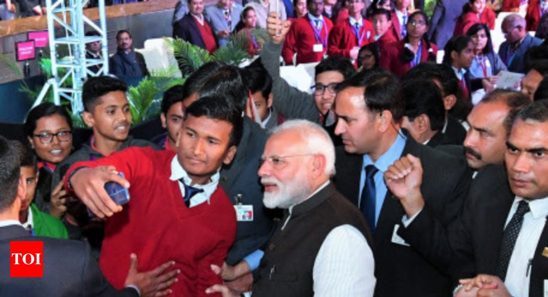 Nothing wrong about raising aspirations, PM tells students 