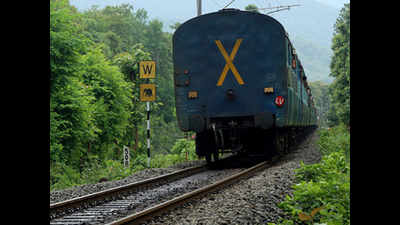 Soon, trial run for EMU trains on Mumbai-Nashik line