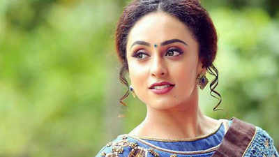 Pearle Maaney is sweating it out in the gym
