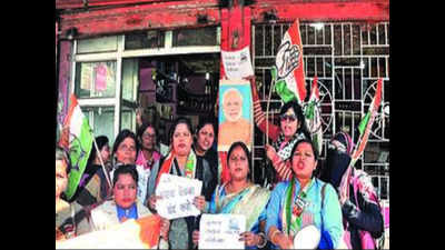 Congress women workers paste Modi's photos outside wine stores in Ranchi
