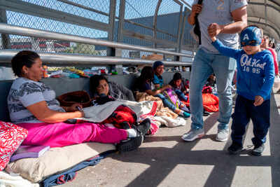 Desi immigrants force-fed at US detention centre - Times of India