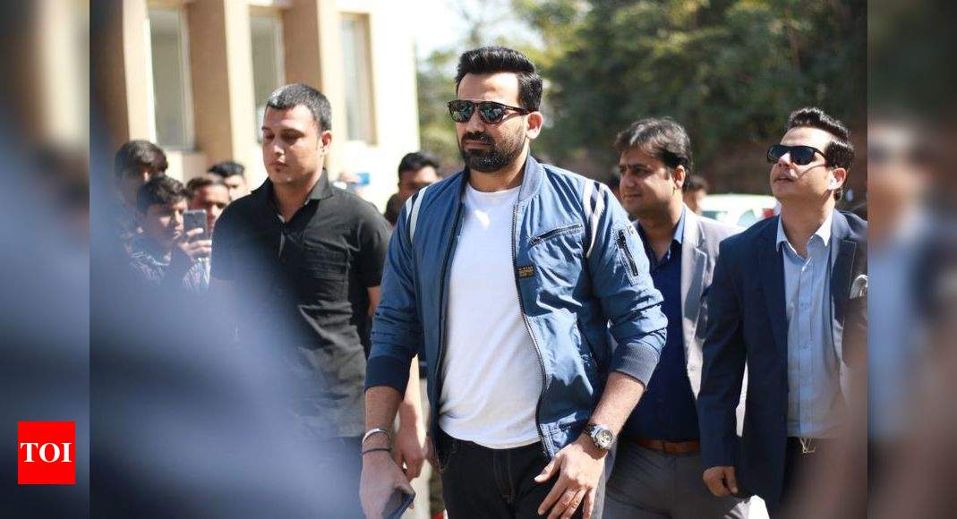 Zaheer Khan visits city colleges - Times of India