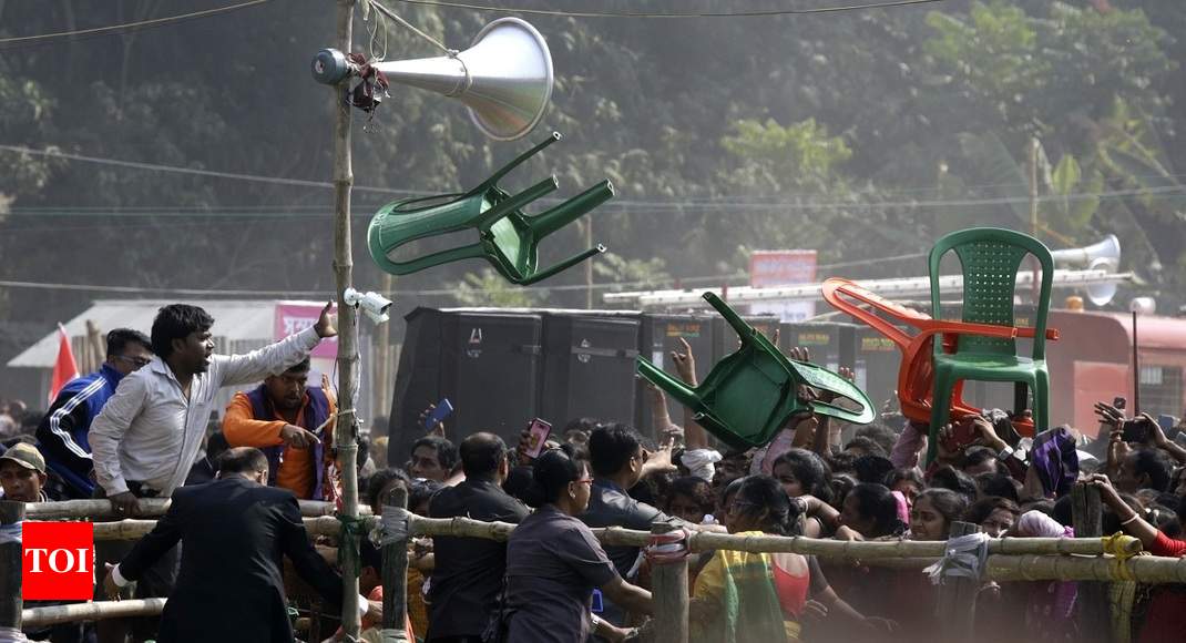 Stampede-like situation forces PM Modi to cut short his speech at West Bengal rally 