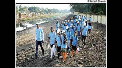 Corporation takes students on walk along Cooum river