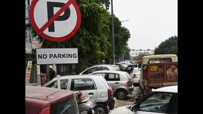 Crackdown on roadside parking to decongest Delhi | Delhi News - Times ...