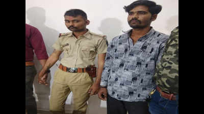 Two fake policemen held in Ahmedabad