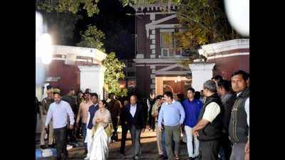 Kolkata: Cops ‘nab’ CBI men, Mamata Banerjee at war with Delhi