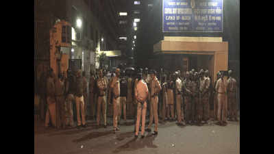 Kolkata Police lays hour-long siege to CBI offices