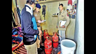 Cylinder blast injures 5 in Dhanas