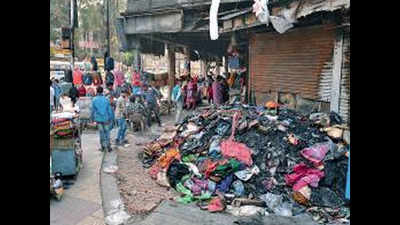 From 4ft to 6ft, hawkers want wider share of Gariahat footpath