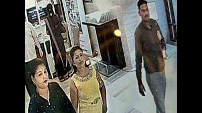 Gang decamps with Rs 6 lakh gold from expo | Coimbatore News ...