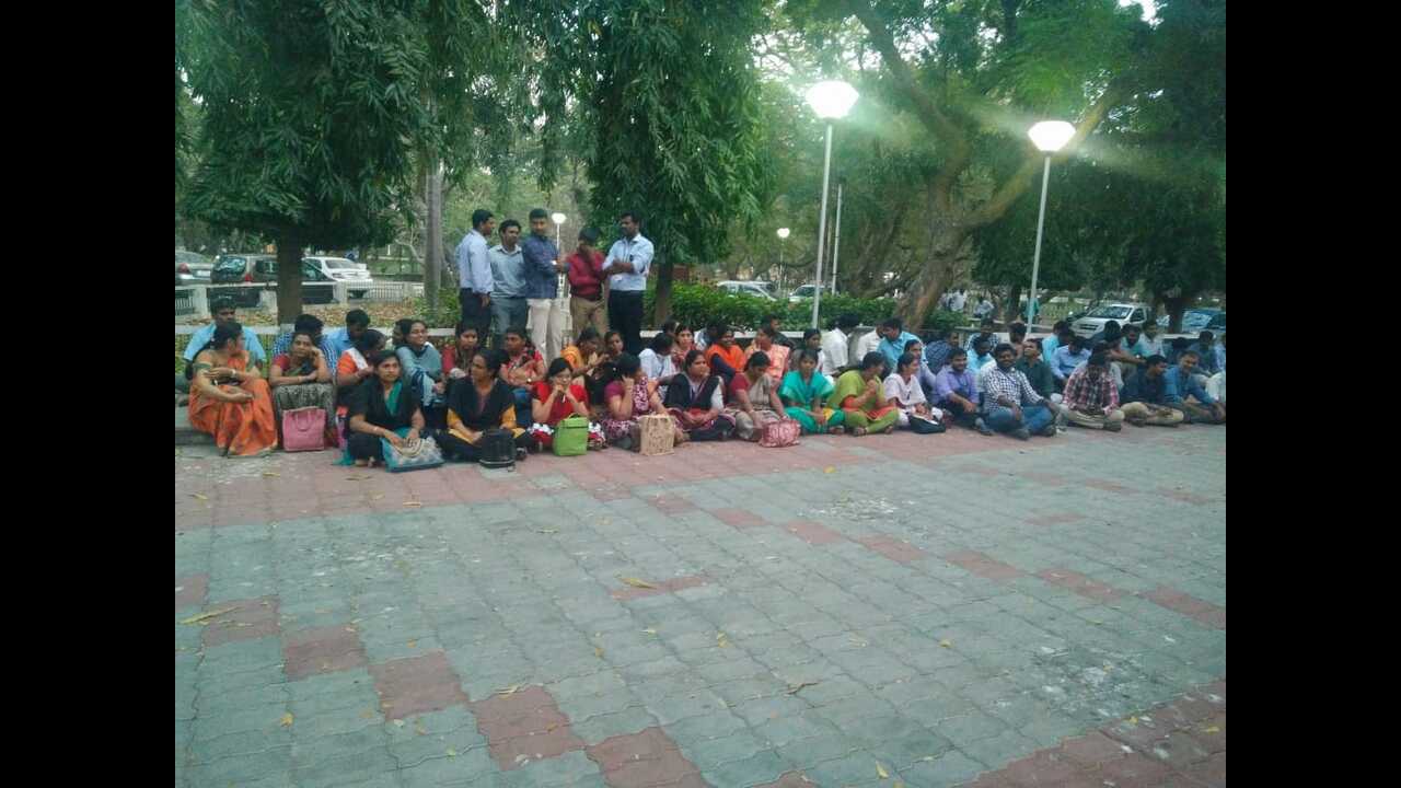Anna University teaching fellows stage protest demanding regularisation of service | Chennai News - Times of India