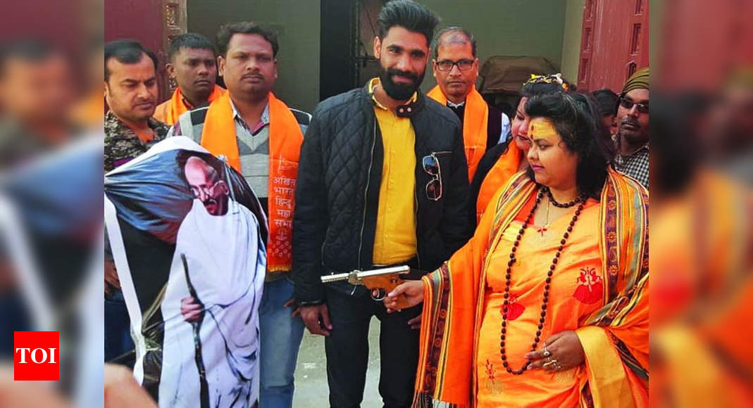 Puja Pandey arrested: Hindu Mahasabha leader Puja Pandey arrested for  shooting at Mahatma Gandhi's effigy | Agra News - Times of India