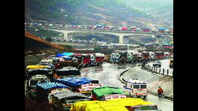 One-way traffic resumes on Srinagar-Jammu national highway