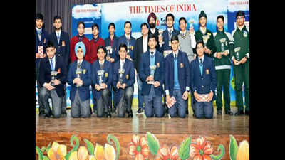 YPS team wins Times quiz at Mohali school