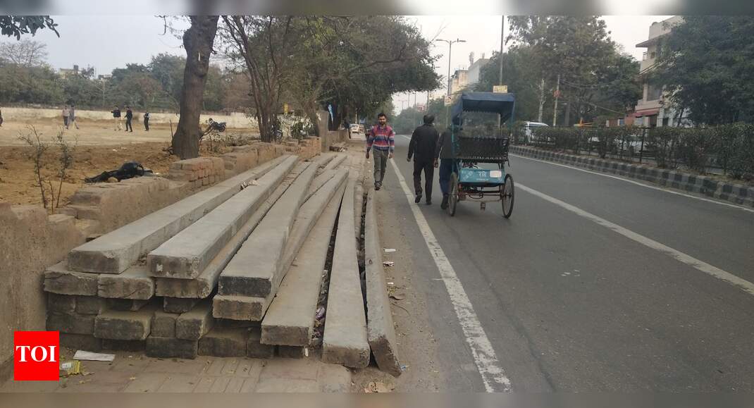 Footpath encroached on - Times of India