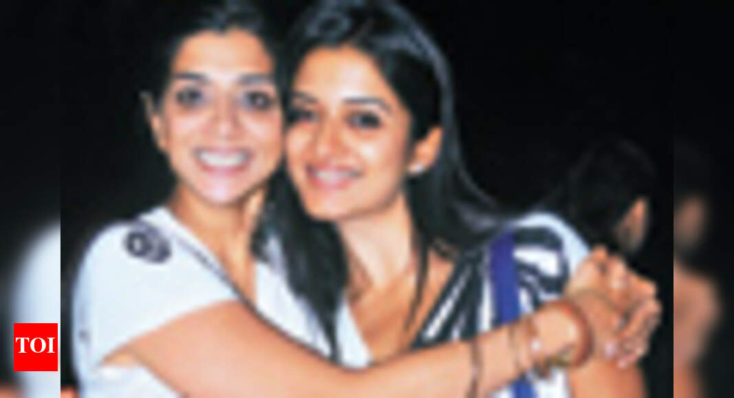 Vimala Raman in perfect pool wear! | Hindi Movie News - Times of India