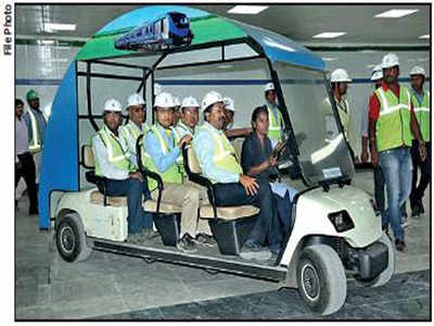 Battery car for elderly at Central metro station