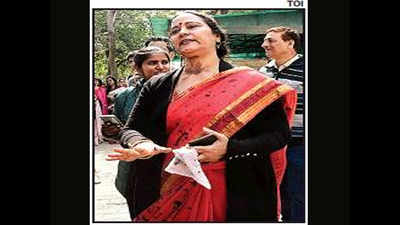 Ink attack on Maharani’s College principal, guest