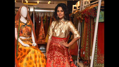 Bindu Madhavi was the prominent face to grace the exclusive bridal collections fashion show at Aquaab