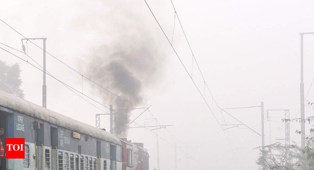 Delhi Air Quality: 15 Delhi-bound Trains Delayed Due To Fog | Delhi News