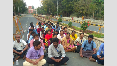 Anna University teaching fellows stage ‘silent protest’ after working hours