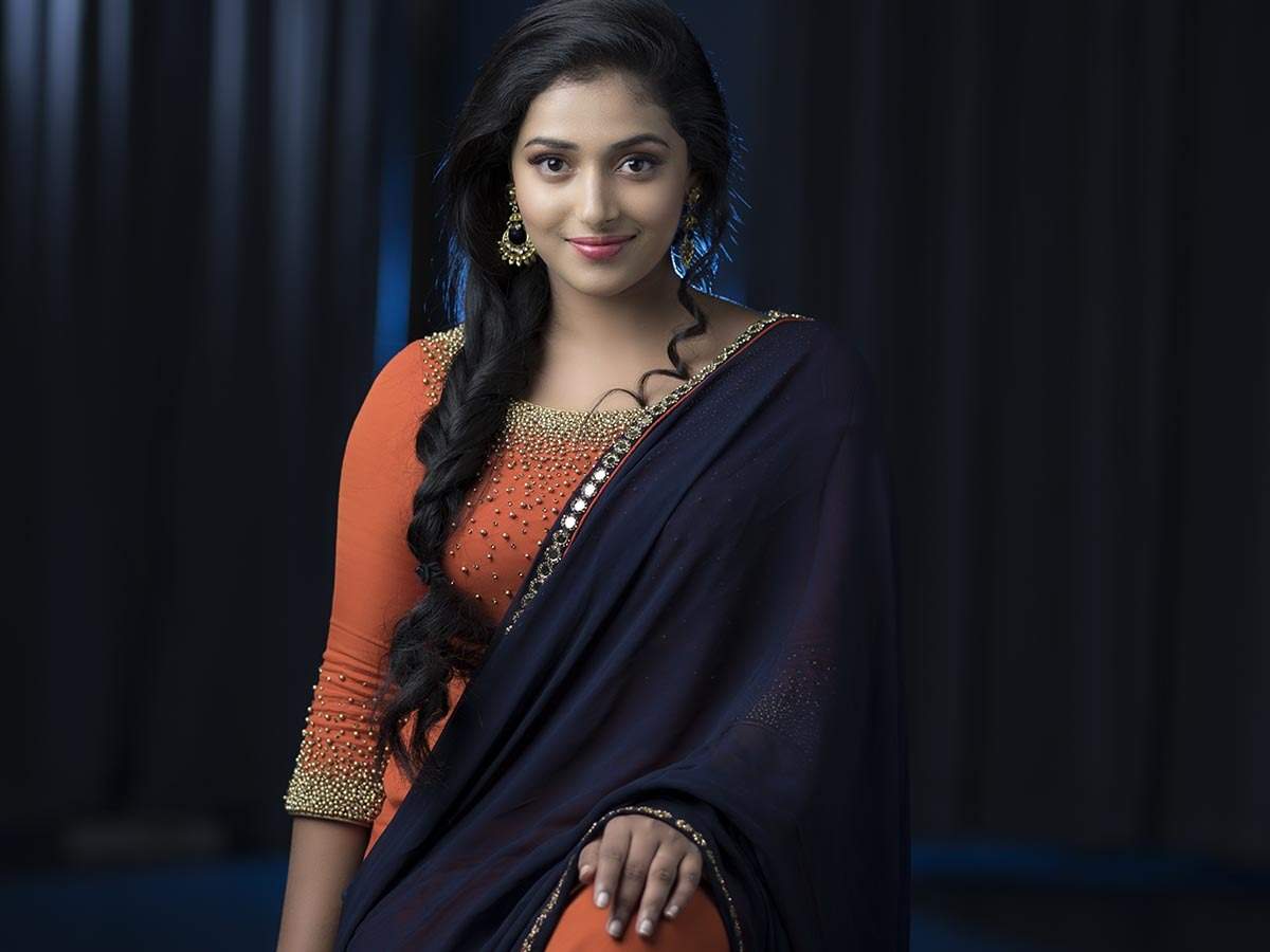 anu sithara back