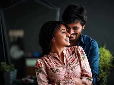 Hug Day: Pearle Maaney wishes fiance Srinish Aravind with an adorable post