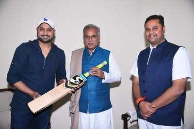 Find out what Harbhajan Singh gifted the CM of Chhattisgarh
