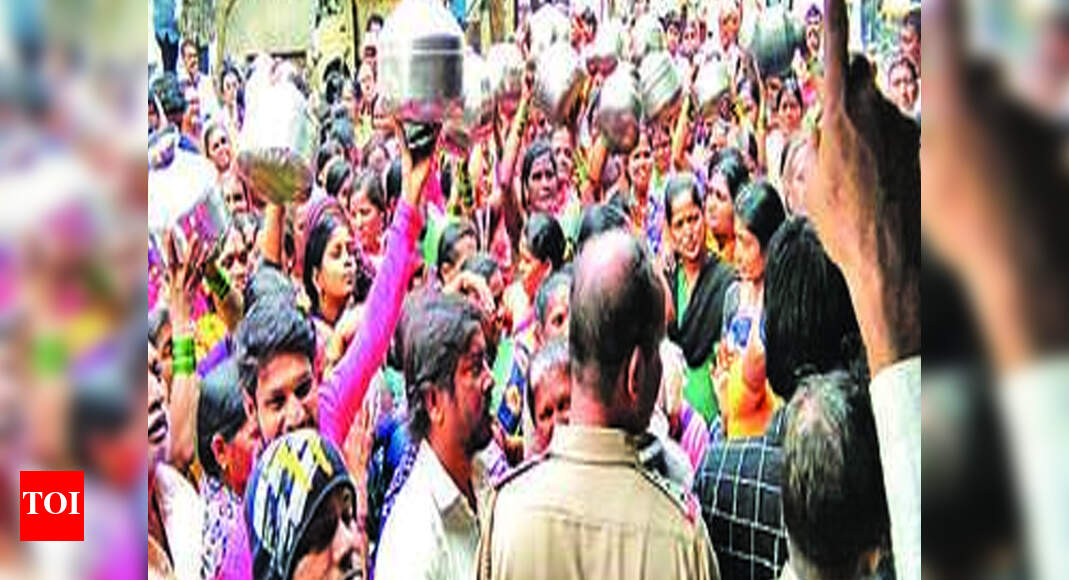Protesters block road over inadequate water supply Kolhapur News