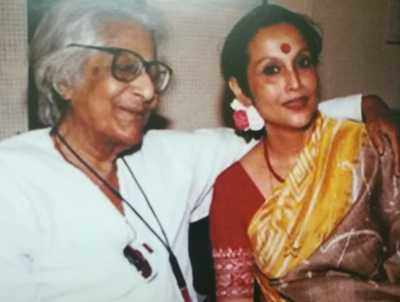 Chaitali Dasgupta celebrates Subhash Mukhopadhyay's birth centenary | Bengali Movie News - Times of India