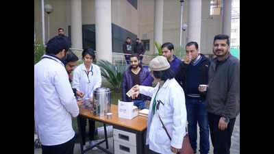 RPGMC doctors sell tea to protest bond money rule in Himachal
