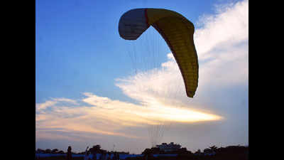Korean dies in paragliding mishap, Bandra man held