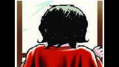 Cop booked for assault bid on girl in train