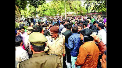 Internet suspended for 24 hours in Aligarh following AMU clash