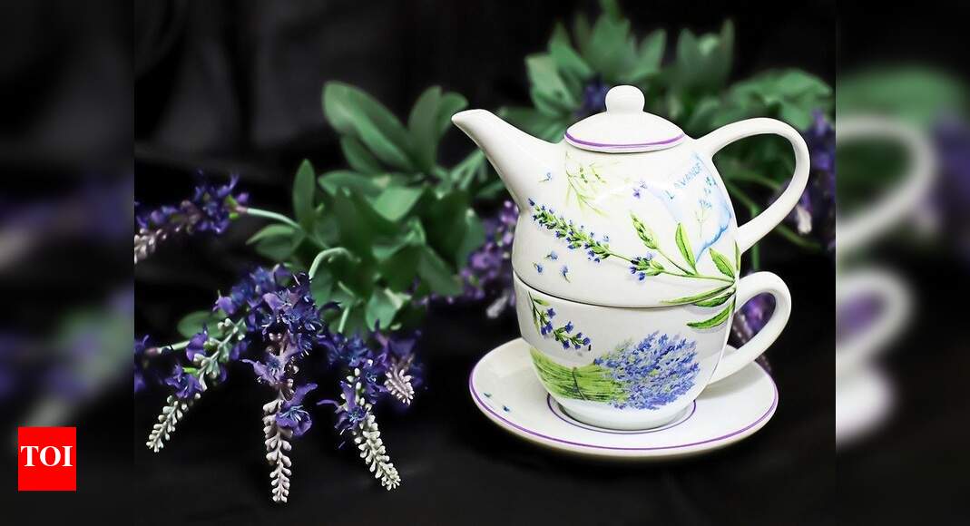 English Tea Story 4 different teapots for serving various types of