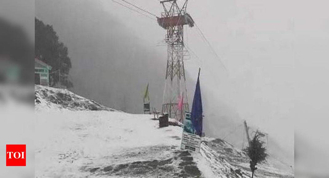 Fresh snowfall in upper reaches of Uttarakhand | Dehradun News - Times ...