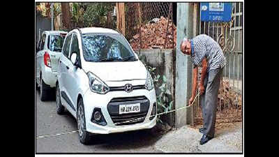 Who stole 3m of this lane? Deccan resident wants a probe