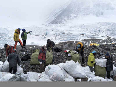China bans ordinary tourists in core zone of Mt Everest
