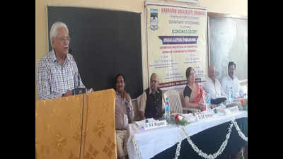 Special lecture on economics held