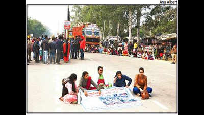 Nurses block highway in Patiala