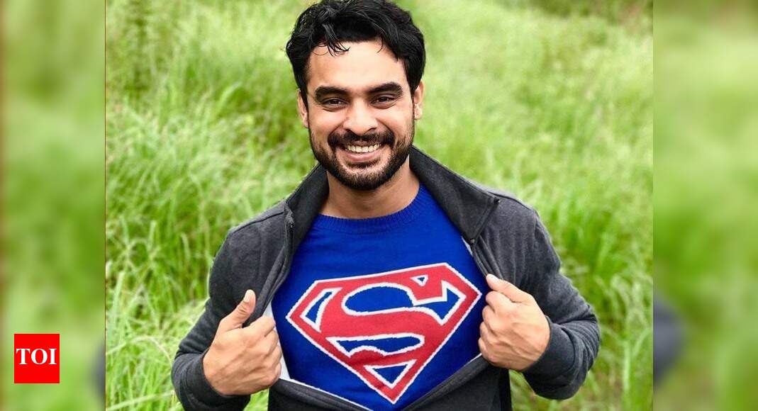 keeps wearing those Superman tees 
