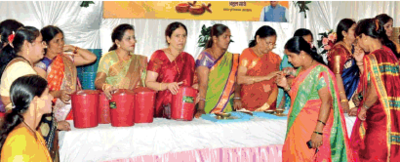 Ladies give out message of cleanliness at an event in Aurangabad