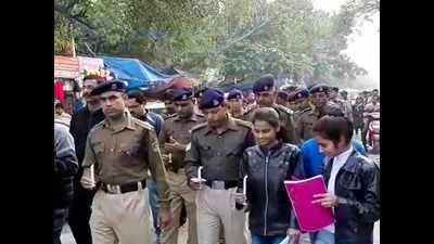 Pulwama terror attack: CRPF personnel and residents hold candlelight march in Delhi