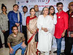 Manoj Joshi, Johnny Lever, Ramesh Deo, Seema Deo, Viju Khote, Shubha Khote, Bhavana Balsavar, Sushant Singh and Vrajesh Hirjee